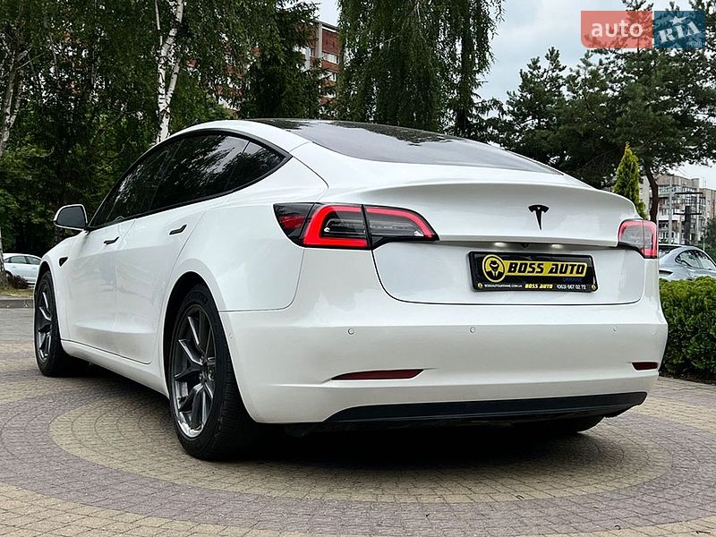 Седан Tesla Model 3 2021 в Ивано-Франковске