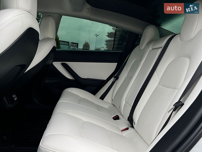 Седан Tesla Model 3 2021 в Ивано-Франковске