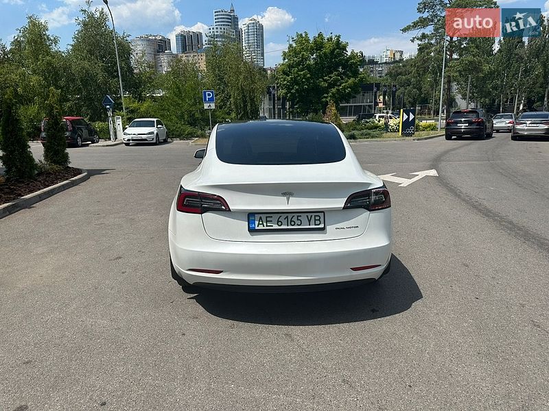 Седан Tesla Model 3 2022 в Днепре