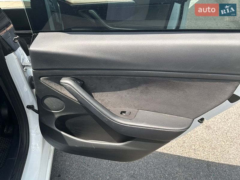 Седан Tesla Model 3 2022 в Днепре