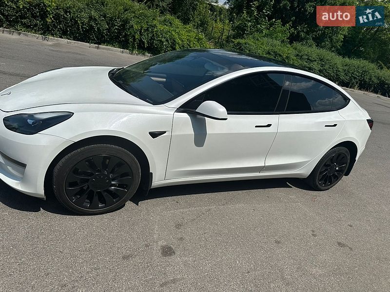 Седан Tesla Model 3 2022 в Днепре
