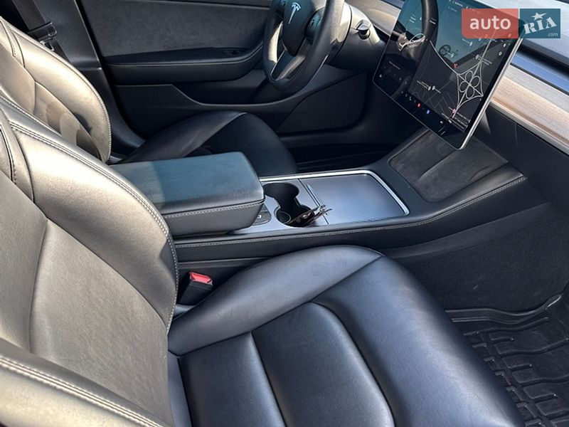 Седан Tesla Model 3 2021 в Львове