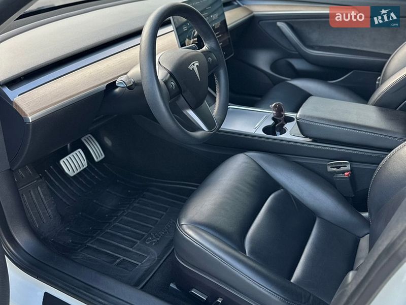Седан Tesla Model 3 2021 в Львове