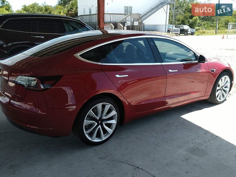 Седан Tesla Model 3 2018 в Львове