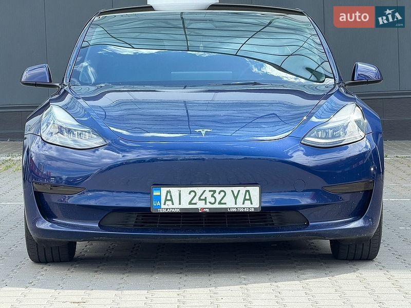 Седан Tesla Model 3 2021 в Киеве