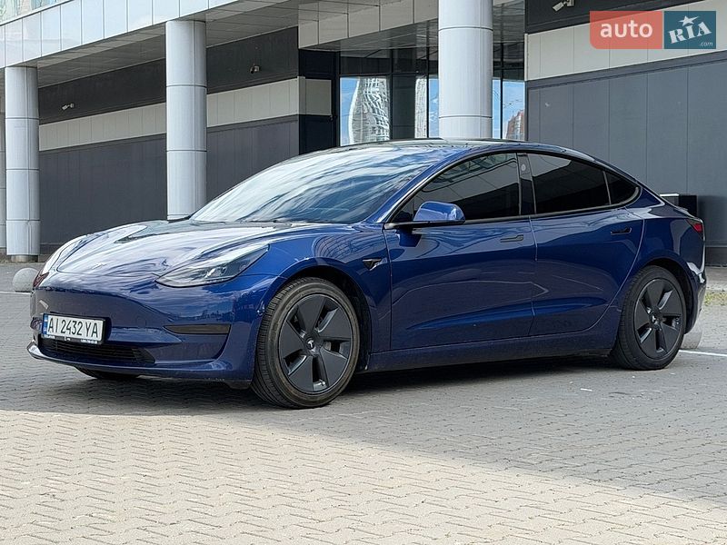 Седан Tesla Model 3 2021 в Киеве