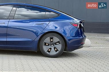 Седан Tesla Model 3 2021 в Киеве