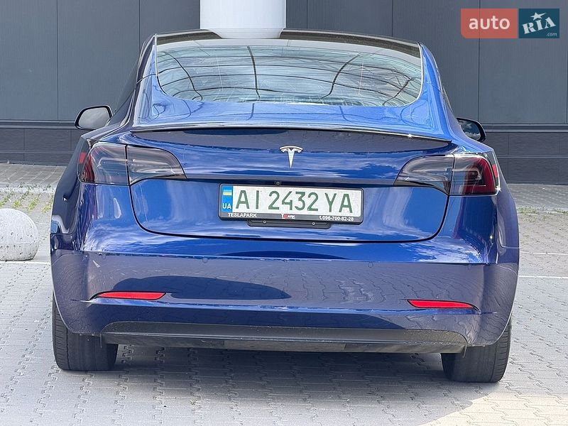 Седан Tesla Model 3 2021 в Киеве