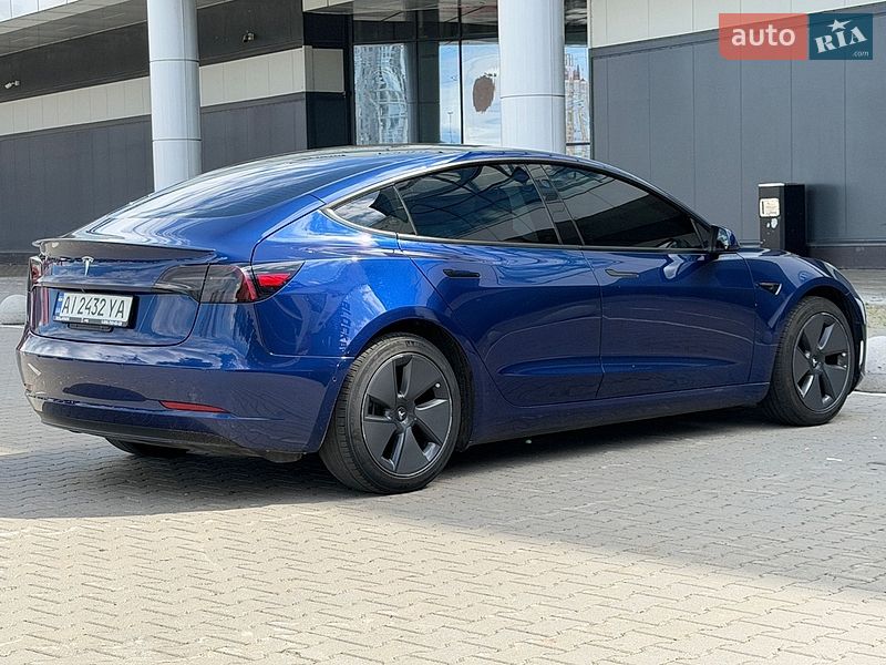 Седан Tesla Model 3 2021 в Киеве