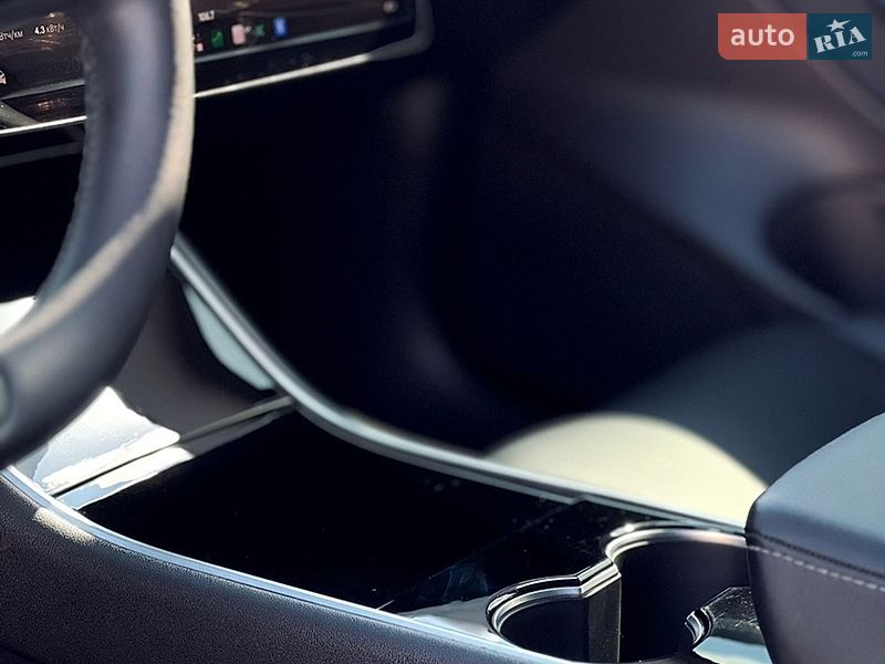 Седан Tesla Model 3 2020 в Львове