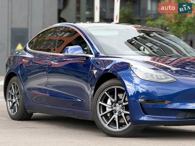Седан Tesla Model 3 2020 в Киеве