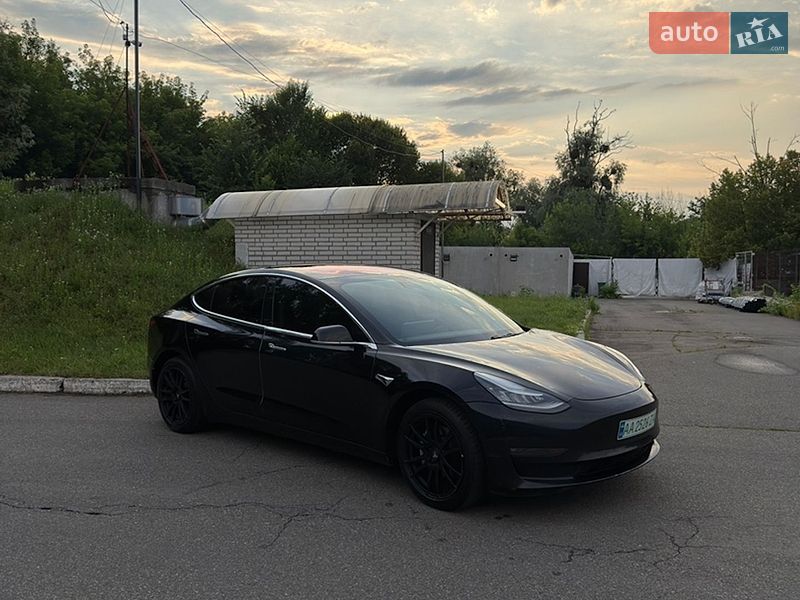 Седан Tesla Model 3 2018 в Києві