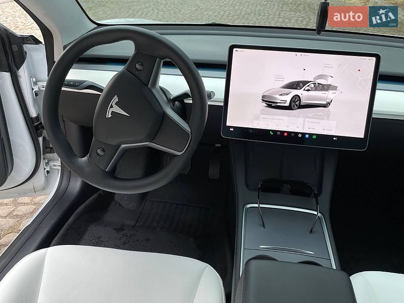 Седан Tesla Model 3 2022 в Кропивницком