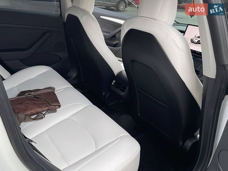 Седан Tesla Model 3 2022 в Кропивницком