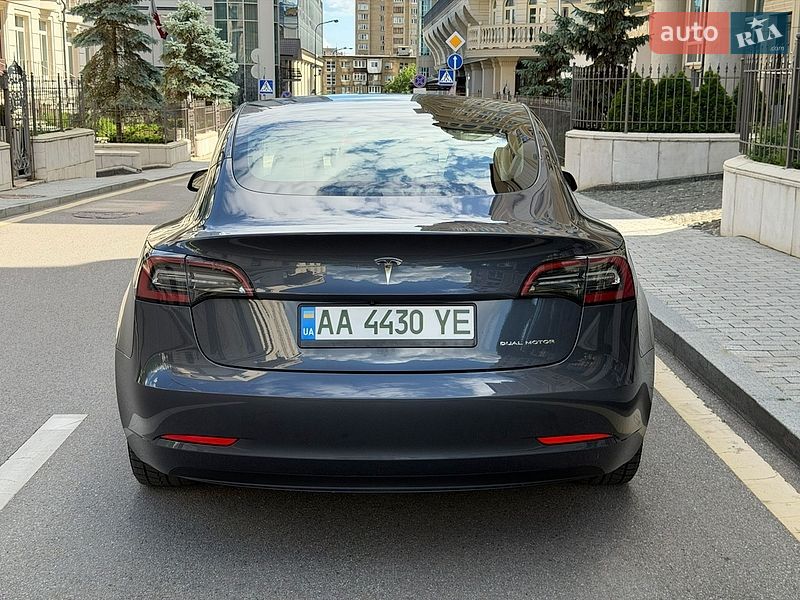 Седан Tesla Model 3 2023 в Киеве