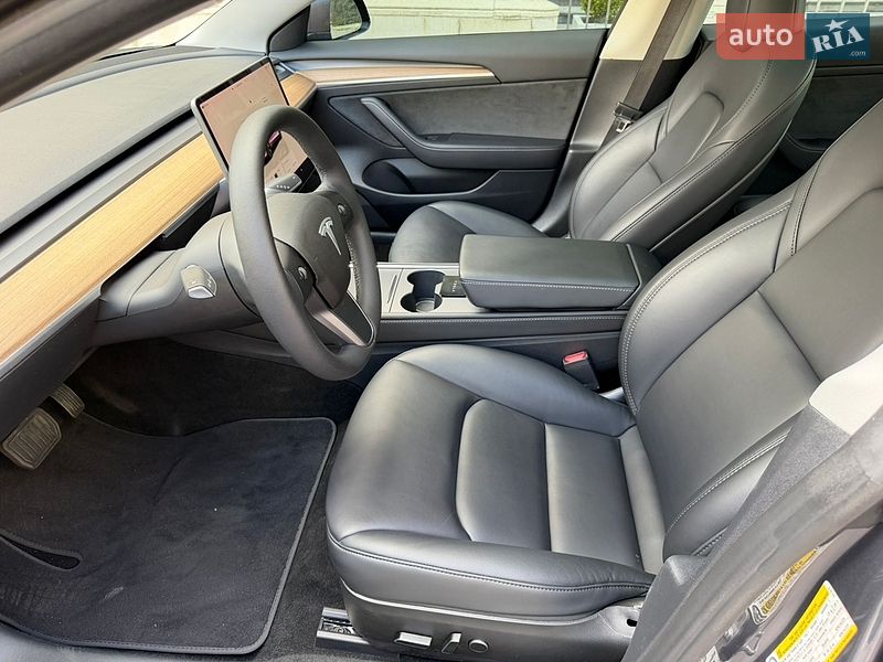Седан Tesla Model 3 2023 в Киеве