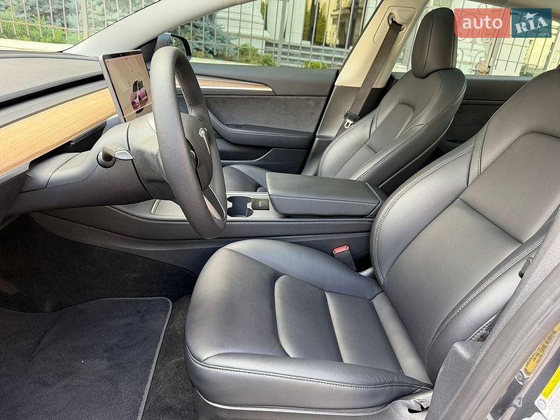 Седан Tesla Model 3 2023 в Киеве