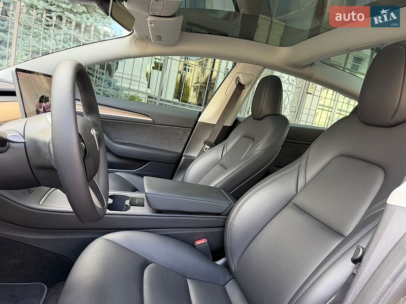 Седан Tesla Model 3 2023 в Киеве