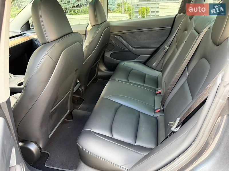 Седан Tesla Model 3 2023 в Киеве