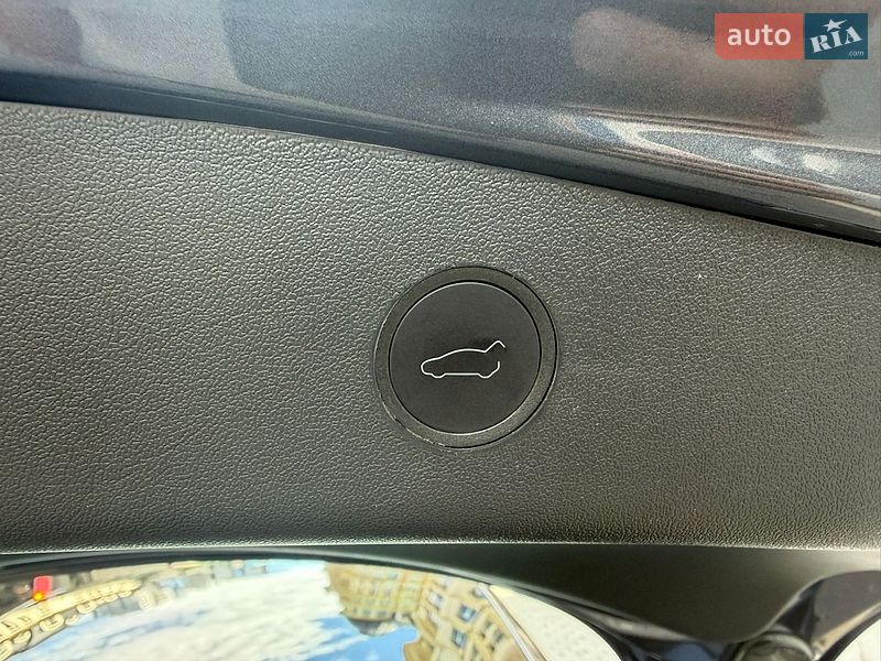 Седан Tesla Model 3 2023 в Киеве