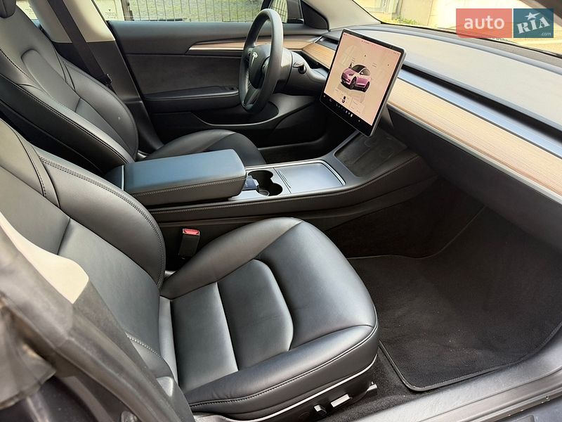 Седан Tesla Model 3 2023 в Киеве
