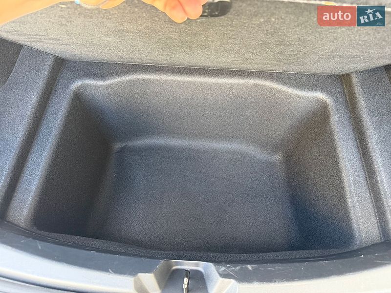 Седан Tesla Model 3 2023 в Киеве
