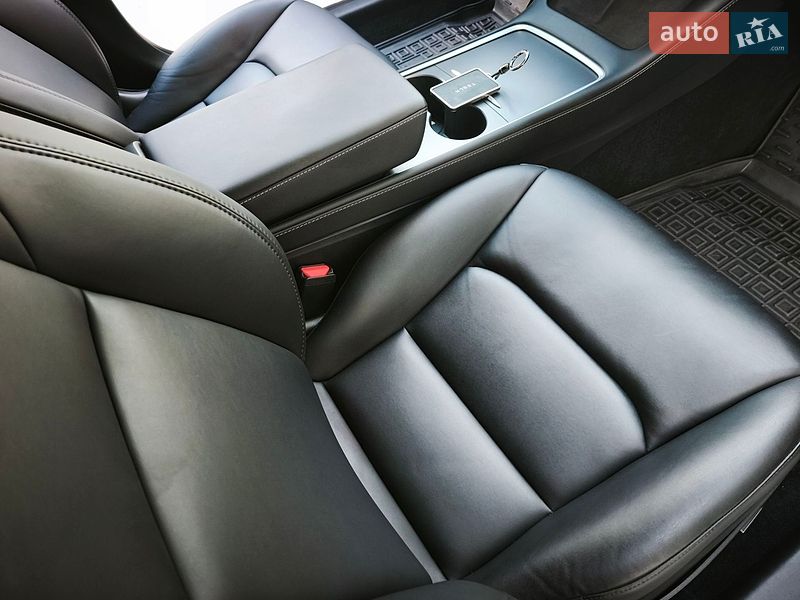 Седан Tesla Model 3 2023 в Стрию