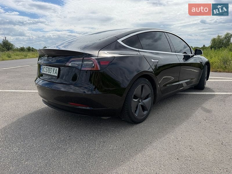 Седан Tesla Model 3 2020 в Городке