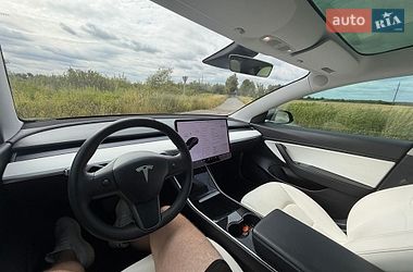 Седан Tesla Model 3 2020 в Городке