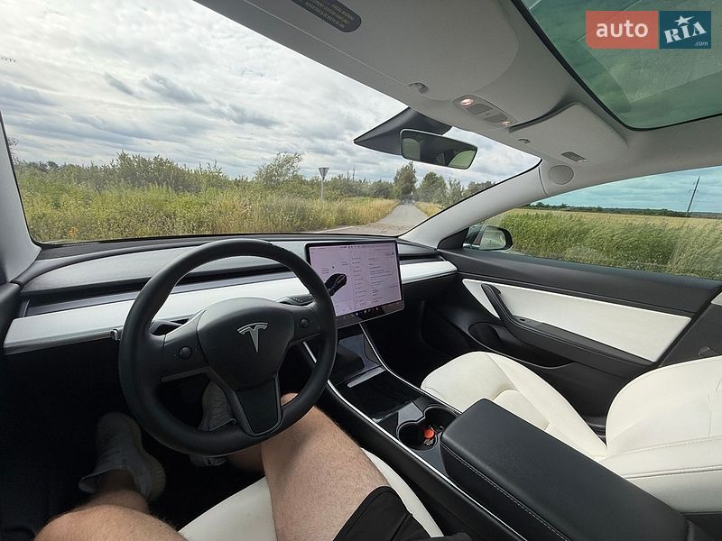 Седан Tesla Model 3 2020 в Городке