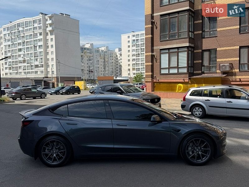 Седан Tesla Model 3 2022 в Чернигове