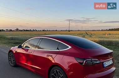 Седан Tesla Model 3 2018 в Львове
