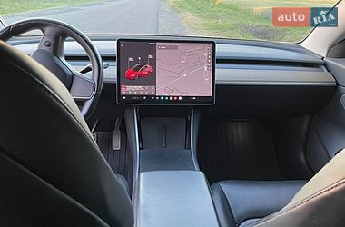 Седан Tesla Model 3 2018 в Львове