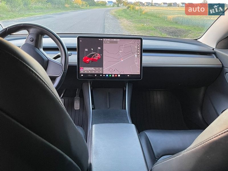 Седан Tesla Model 3 2018 в Львове