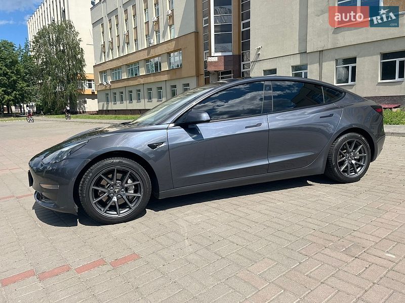 Седан Tesla Model 3 2022 в Черкассах
