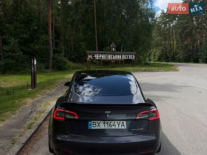 Седан Tesla Model 3 2022 в Чернигове