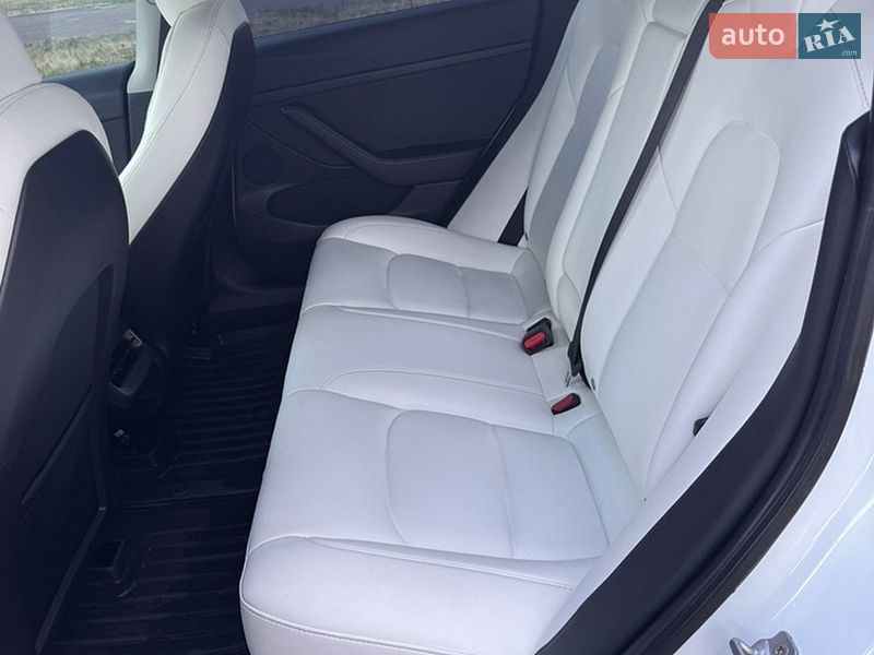 Седан Tesla Model 3 2021 в Каменском