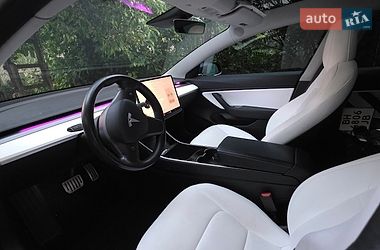 Седан Tesla Model 3 2018 в Одесі
