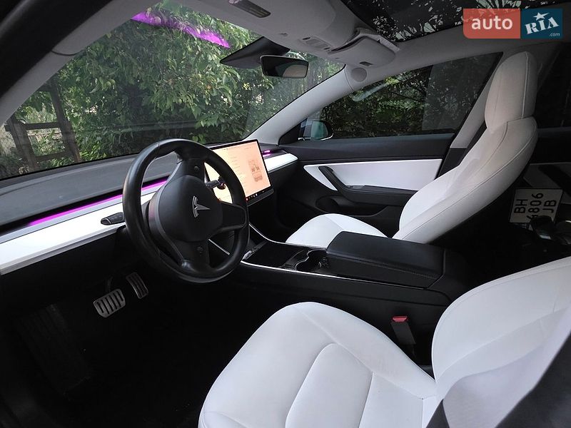 Седан Tesla Model 3 2018 в Одесі