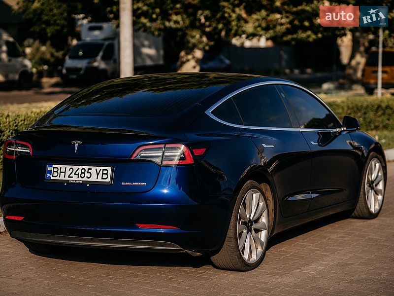 Седан Tesla Model 3 2018 в Одесі