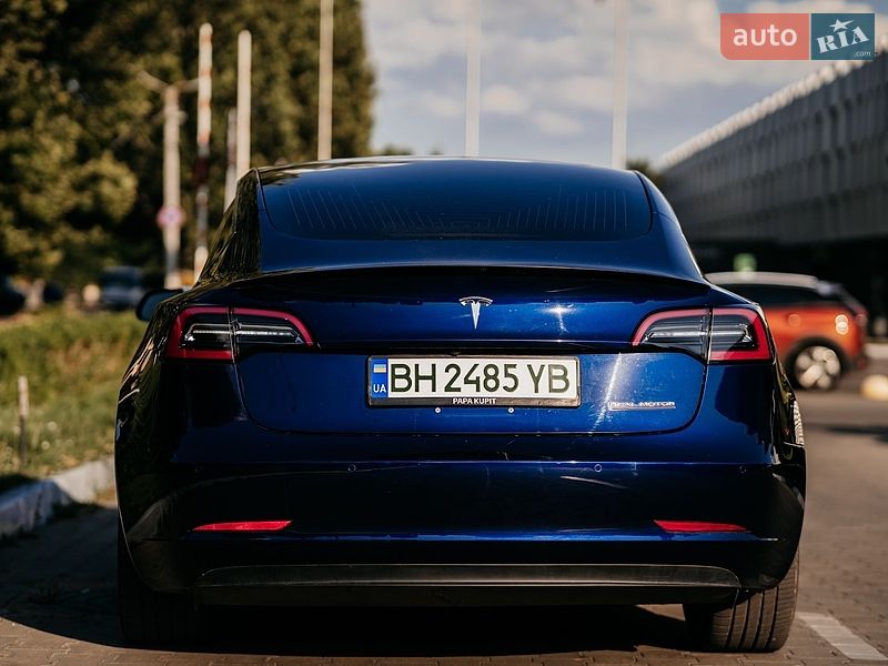 Седан Tesla Model 3 2018 в Одесі