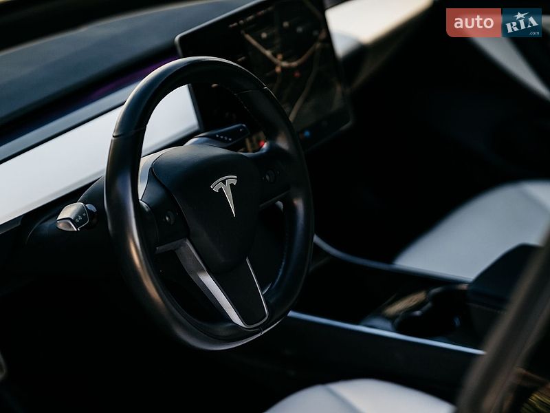 Седан Tesla Model 3 2018 в Одесі