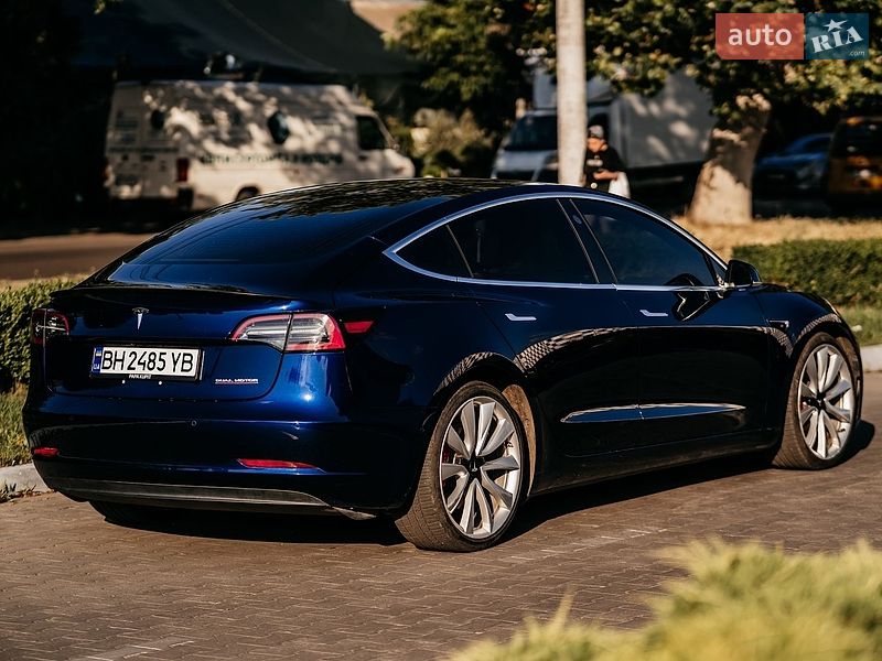 Седан Tesla Model 3 2018 в Одесі