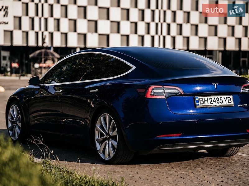 Седан Tesla Model 3 2018 в Одесі
