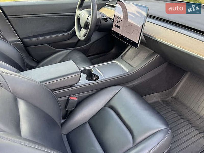 Седан Tesla Model 3 2021 в Тернополе