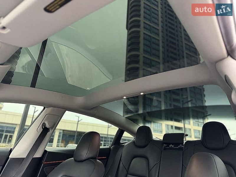 Седан Tesla Model 3 2022 в Львові