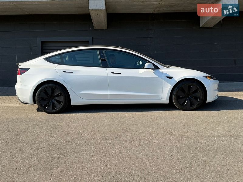 Седан Tesla Model 3 2024 в Киеве