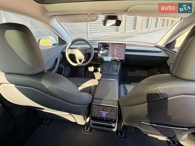 Седан Tesla Model 3 2024 в Киеве