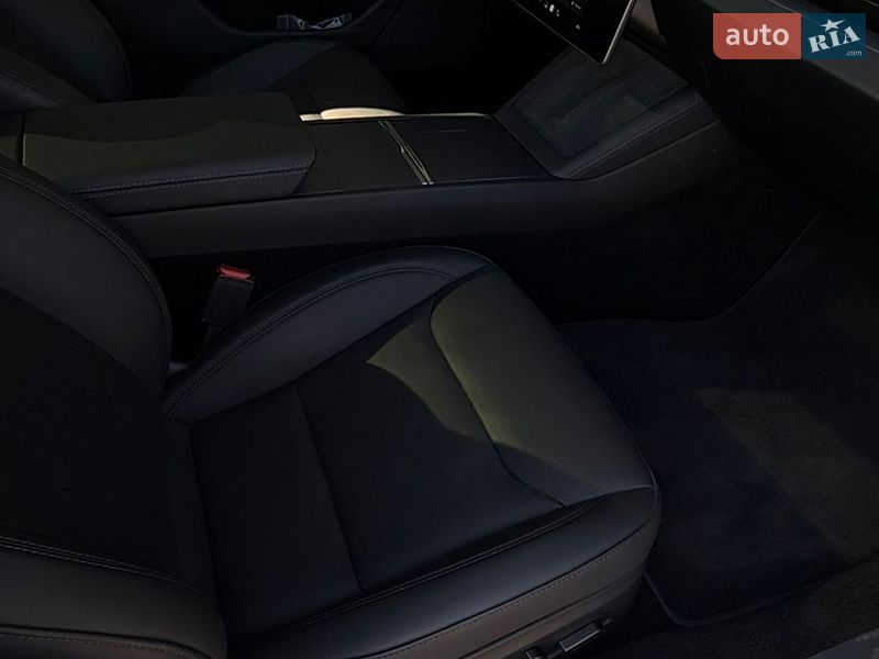 Седан Tesla Model 3 2024 в Киеве