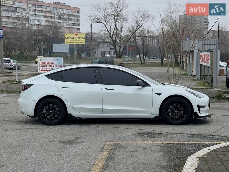 Седан Tesla Model 3 2022 в Львове